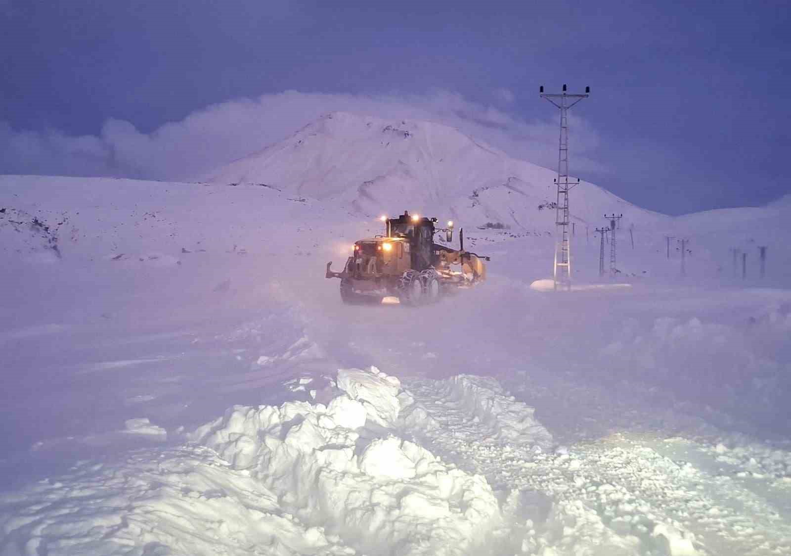 Van&rsquo;da hasta ve mahsur kalanlar belediyenin &ccedil;abasıyla kurtarıldı
