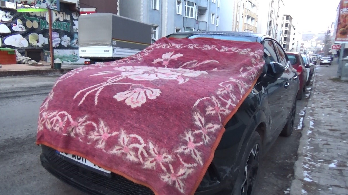 Kars buz tuttu: Termometreler eksi 28’i gösterdi