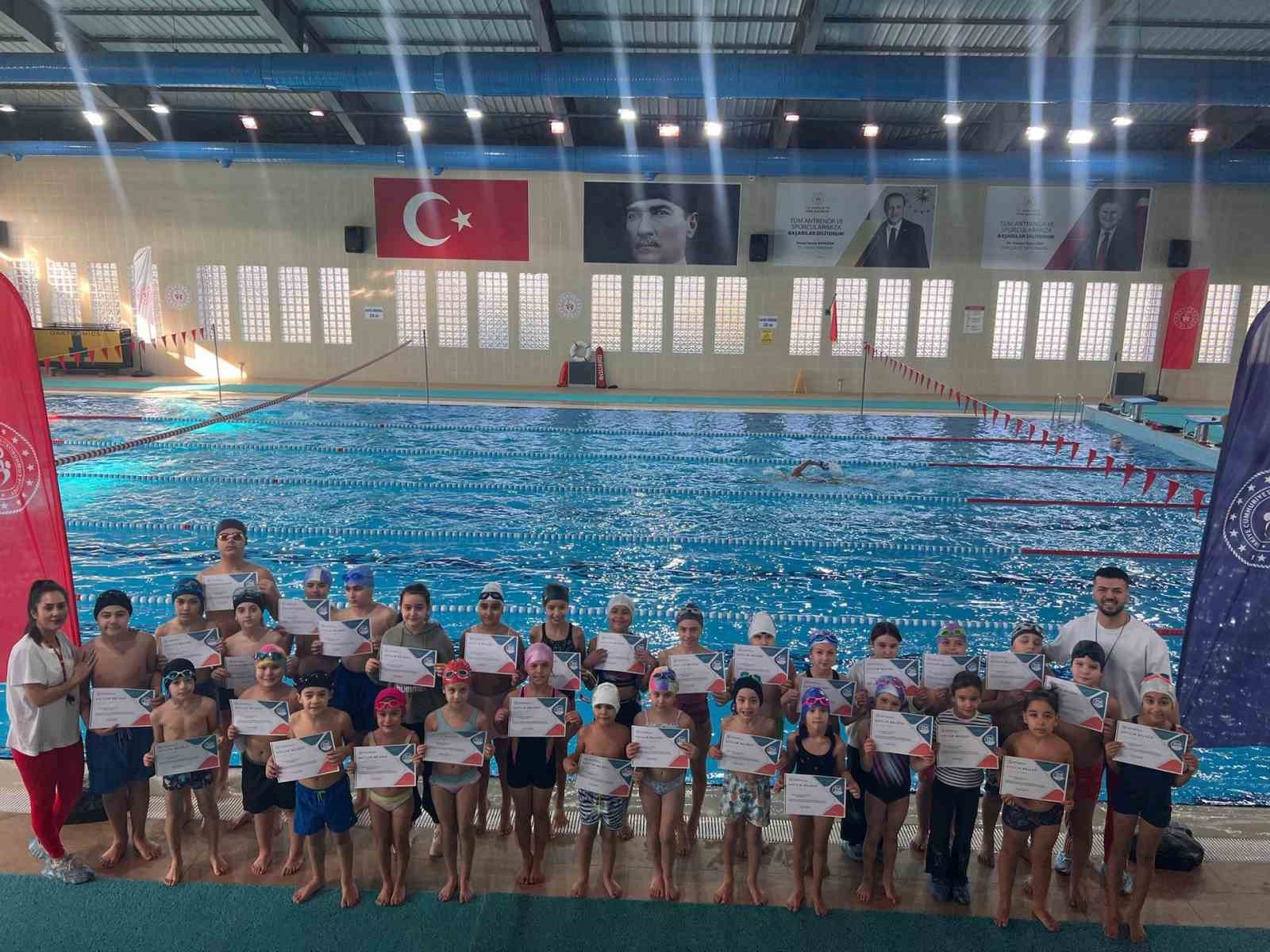 Aydın’da 2 ayda 200 çocuk yüzme öğrendi