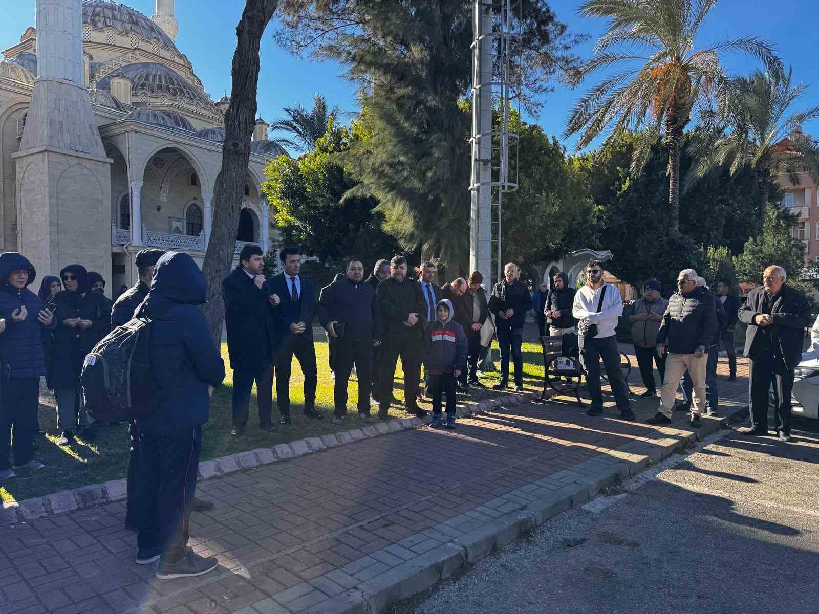 Manavgat’ta umre yolcuları dualarla kutsal topraklara uğurlandı