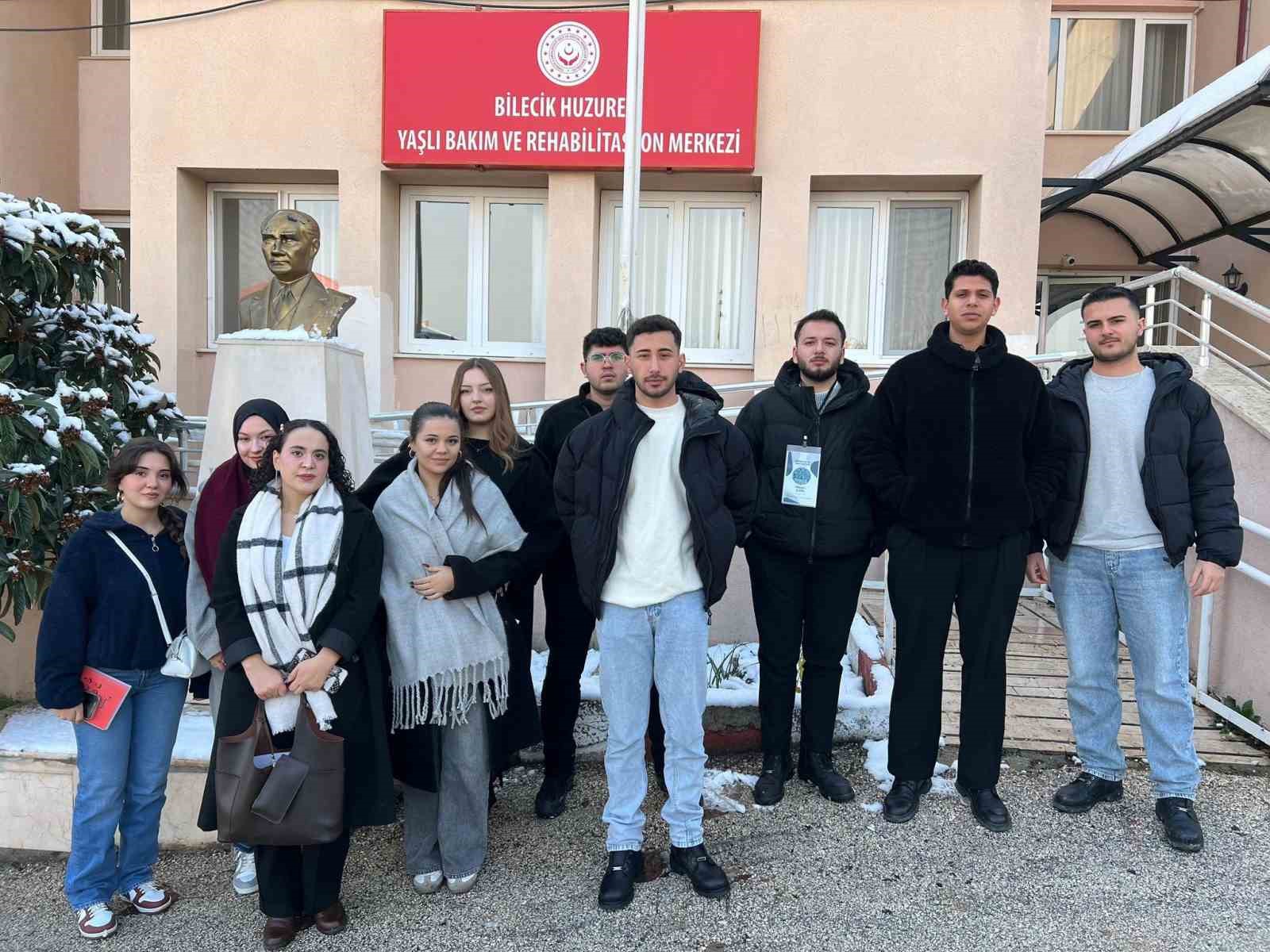 BŞEÜ Gençlik ve İnovasyon Kulübü’nden huzurevi ziyareti