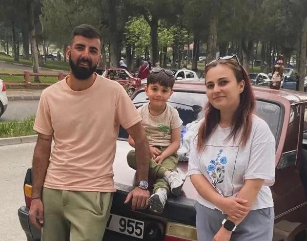 Manisa’da otomobil elektrik direğine çarptı: 2 ölü, 1 ağır yaralı