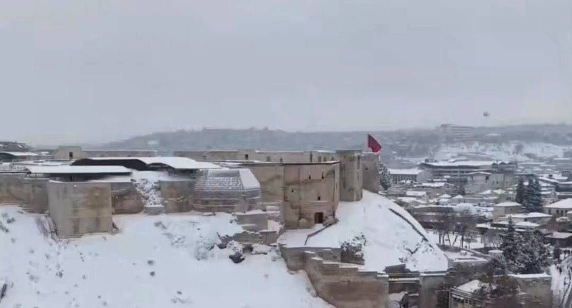 Kar yağışı sonrası Gaziantep’te kartpostallık görüntüler