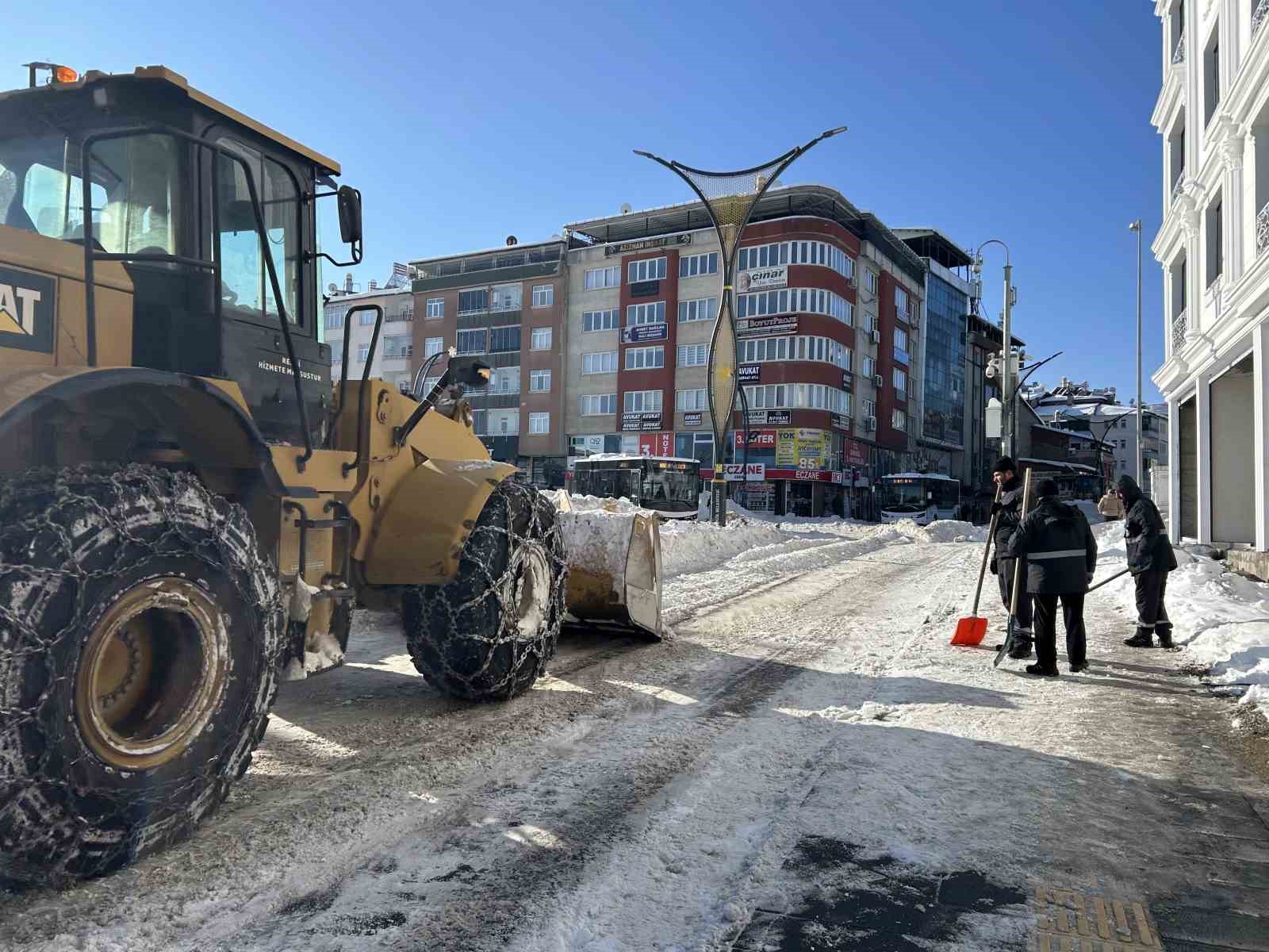 Bingöl’de kar sonrası güneş yüzünü gösterdi