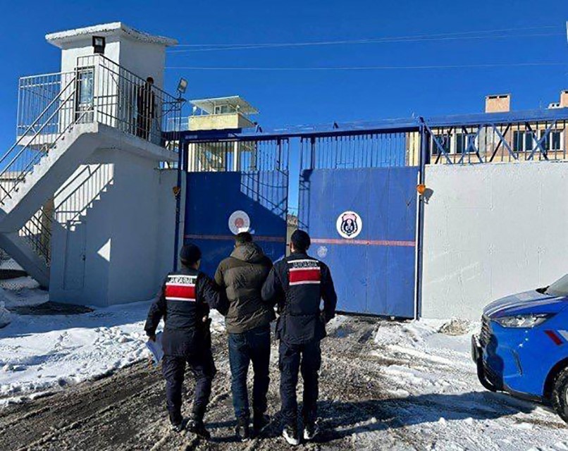 30 suç kaydı olan dolandırıcı yakalandı