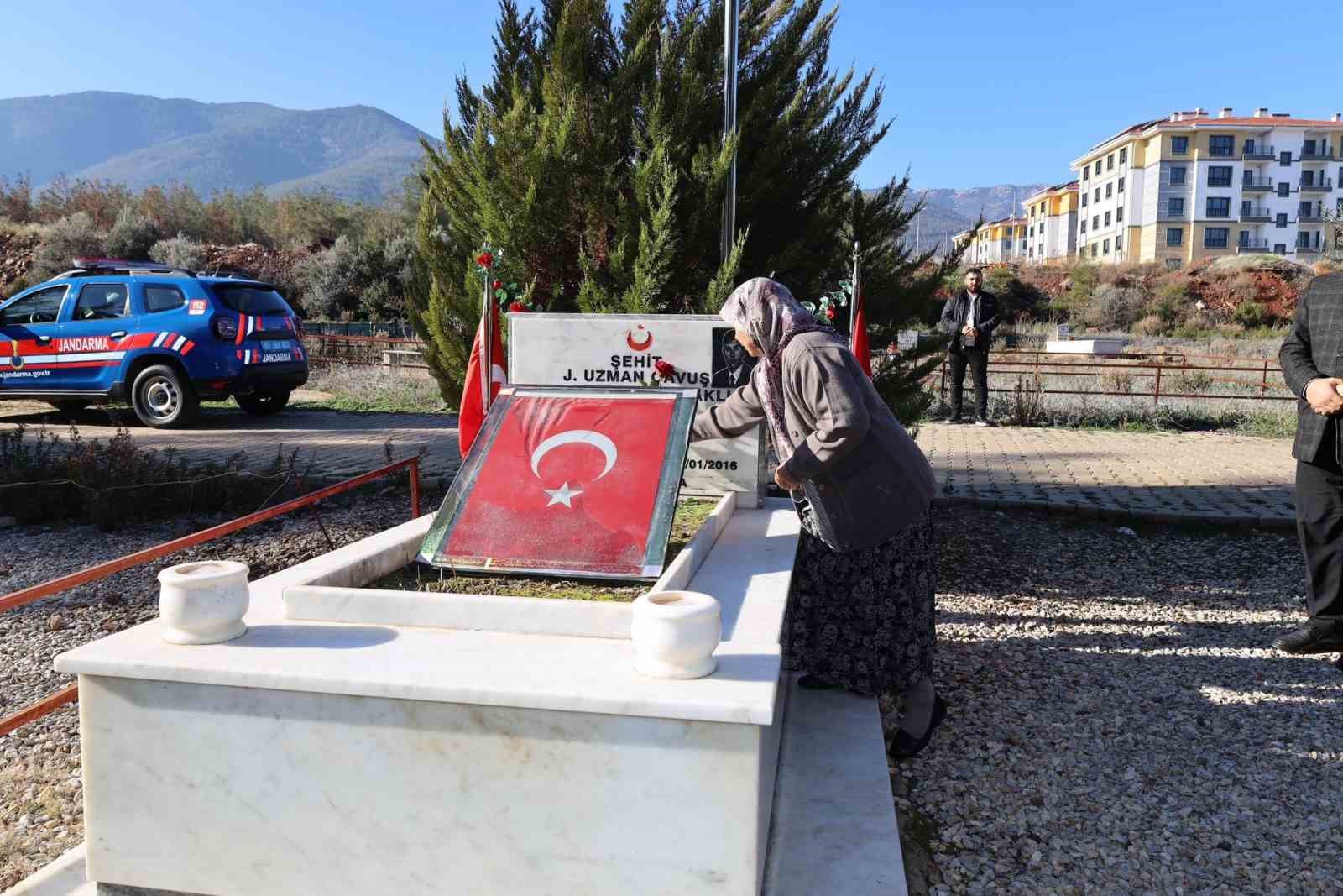 Karacasulu şehit Karabacaklı mezarı başında anıldı