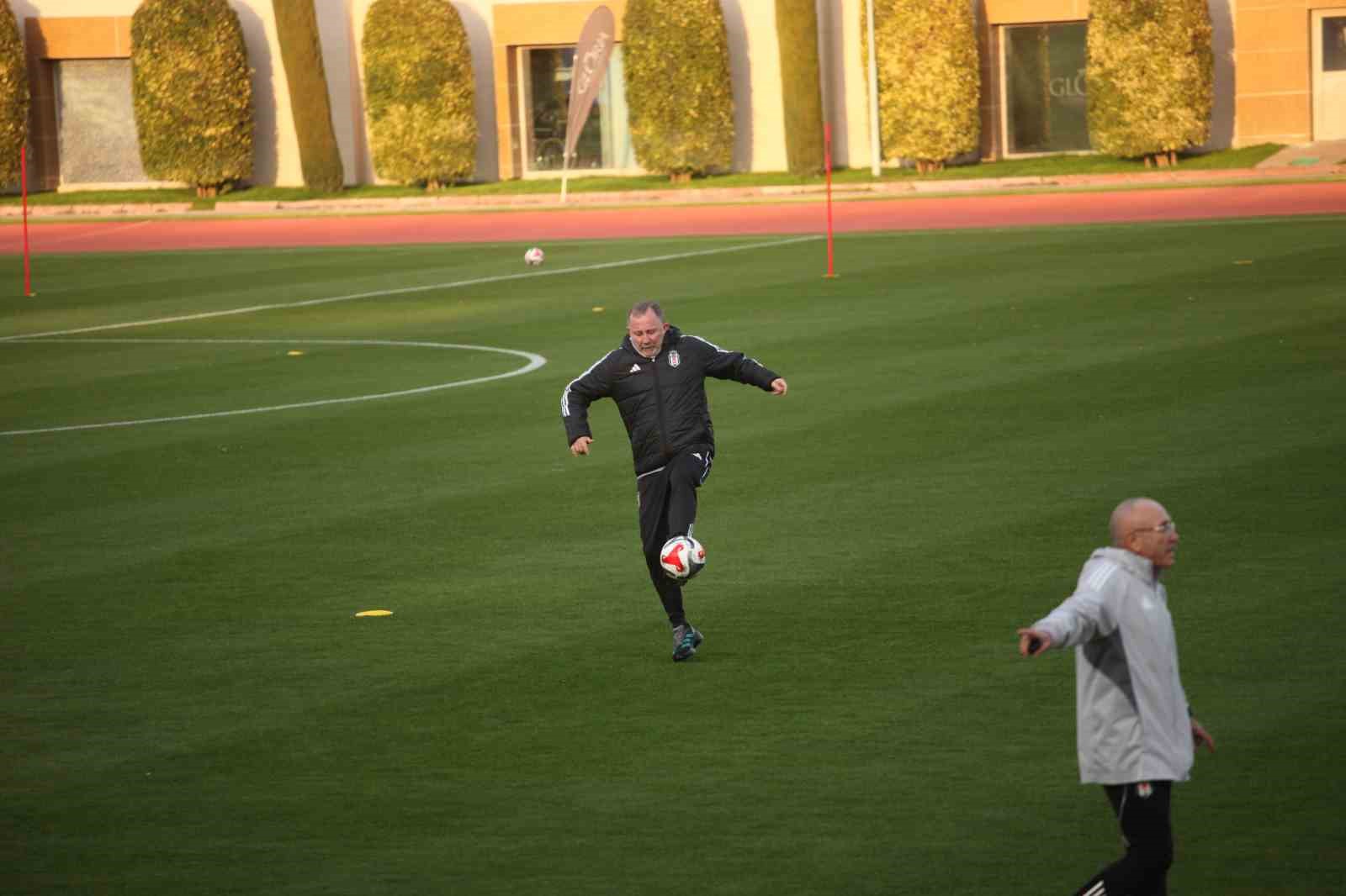 Beşiktaş’ta devre arası çalışmalarını Antalya’da sürdürdü

