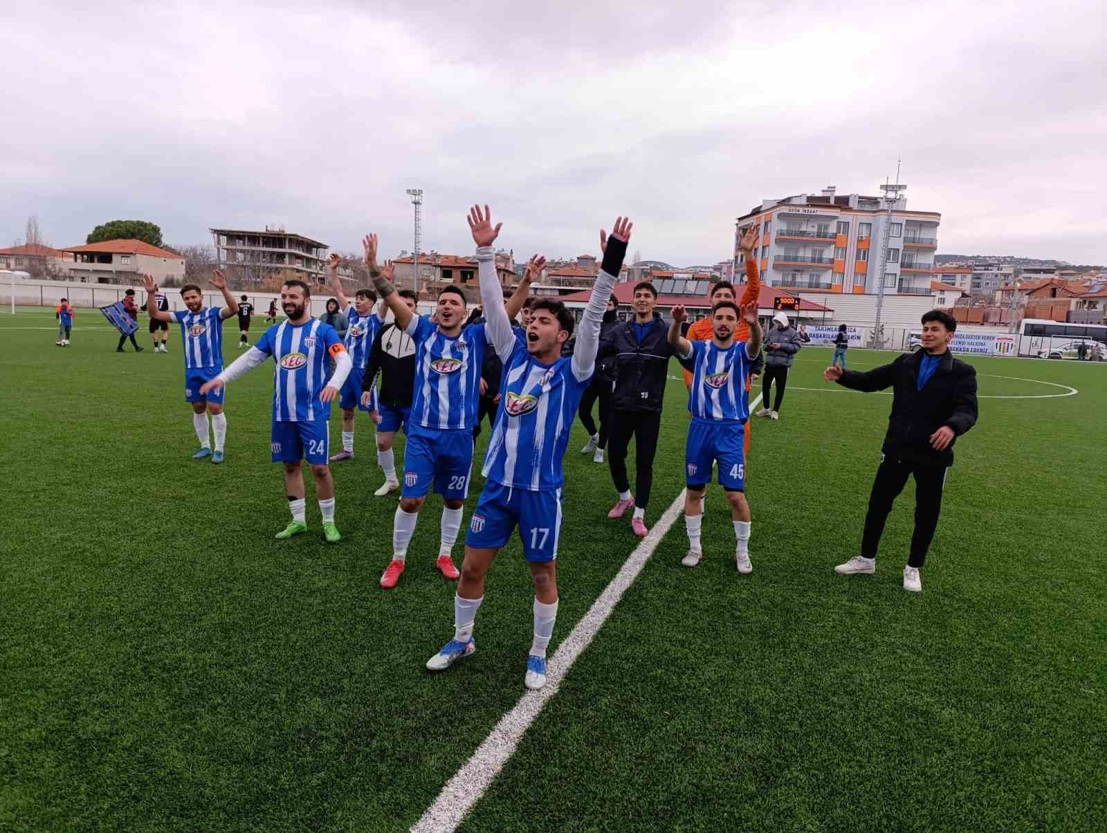 Selendi Belediyespor namağlup yoluna devam ediyor
