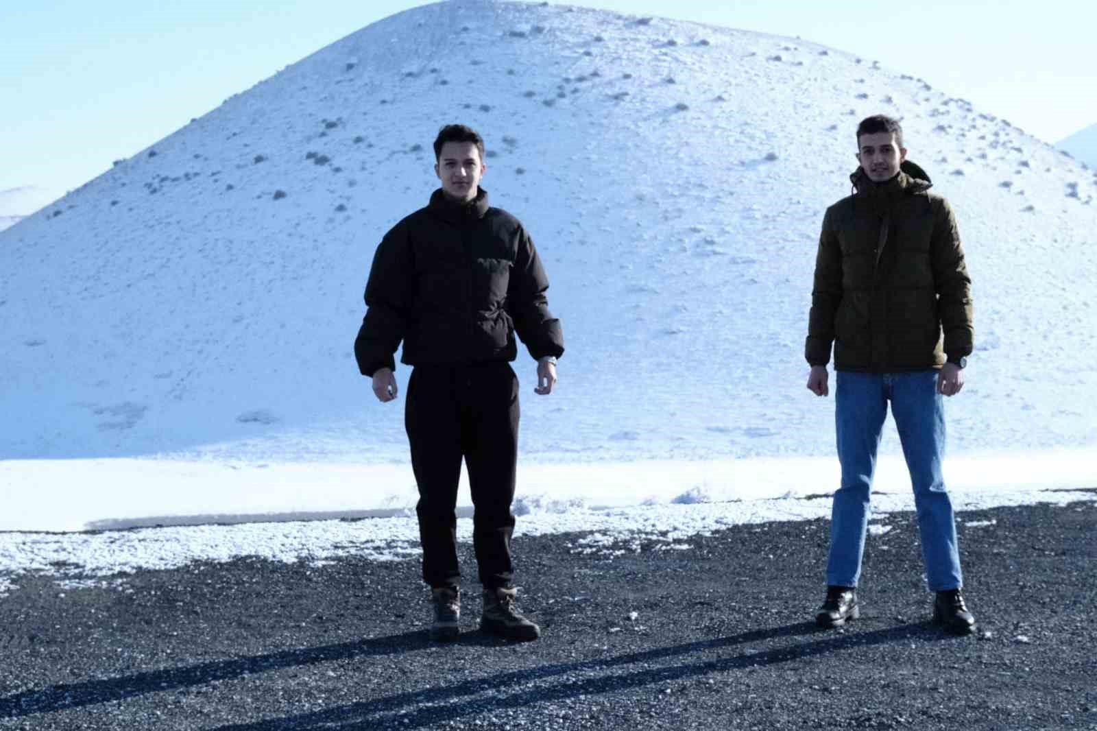 Meke Krater G&ouml;l&uuml; beyaz gelinliğini giydi, kartpostallık manzaralar oluştu
