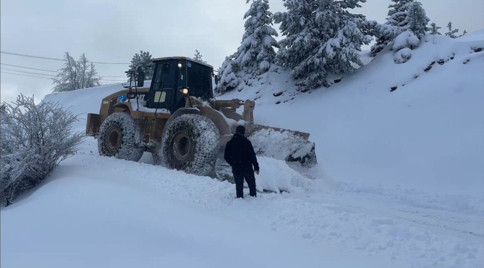 Sinop’ta karla mücadele çalışmaları devam ediyor