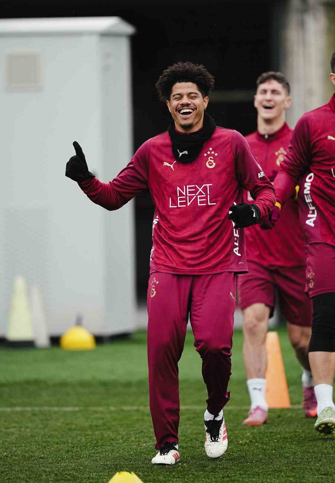 Galatasaray, Trabzonspor ma&ccedil;ı hazırlıklarına devam etti
