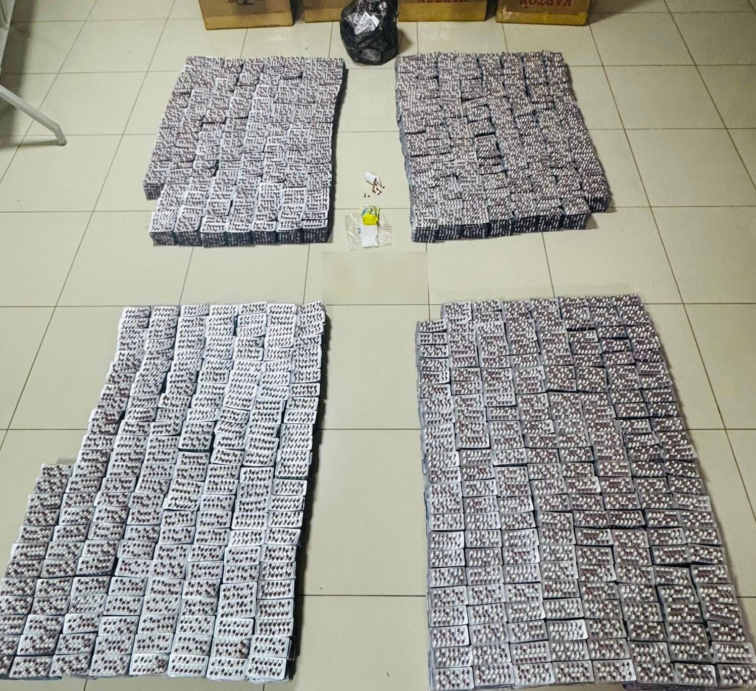 Sultangazi’de şüphe üzerine durdurulan araçta çok miktarda uyuşturucu ele geçirildi