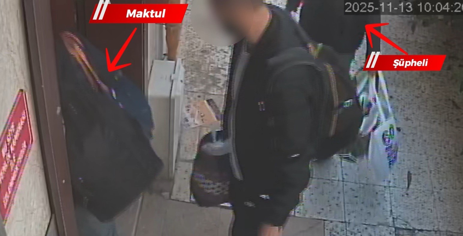 Kan lekesi, annesini &ouml;ld&uuml;ren zanlıyı ele verdi
