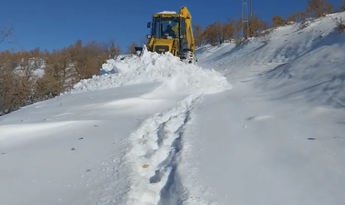 Elazığ’da 79 köy yolunda çalışmalar sürüyor