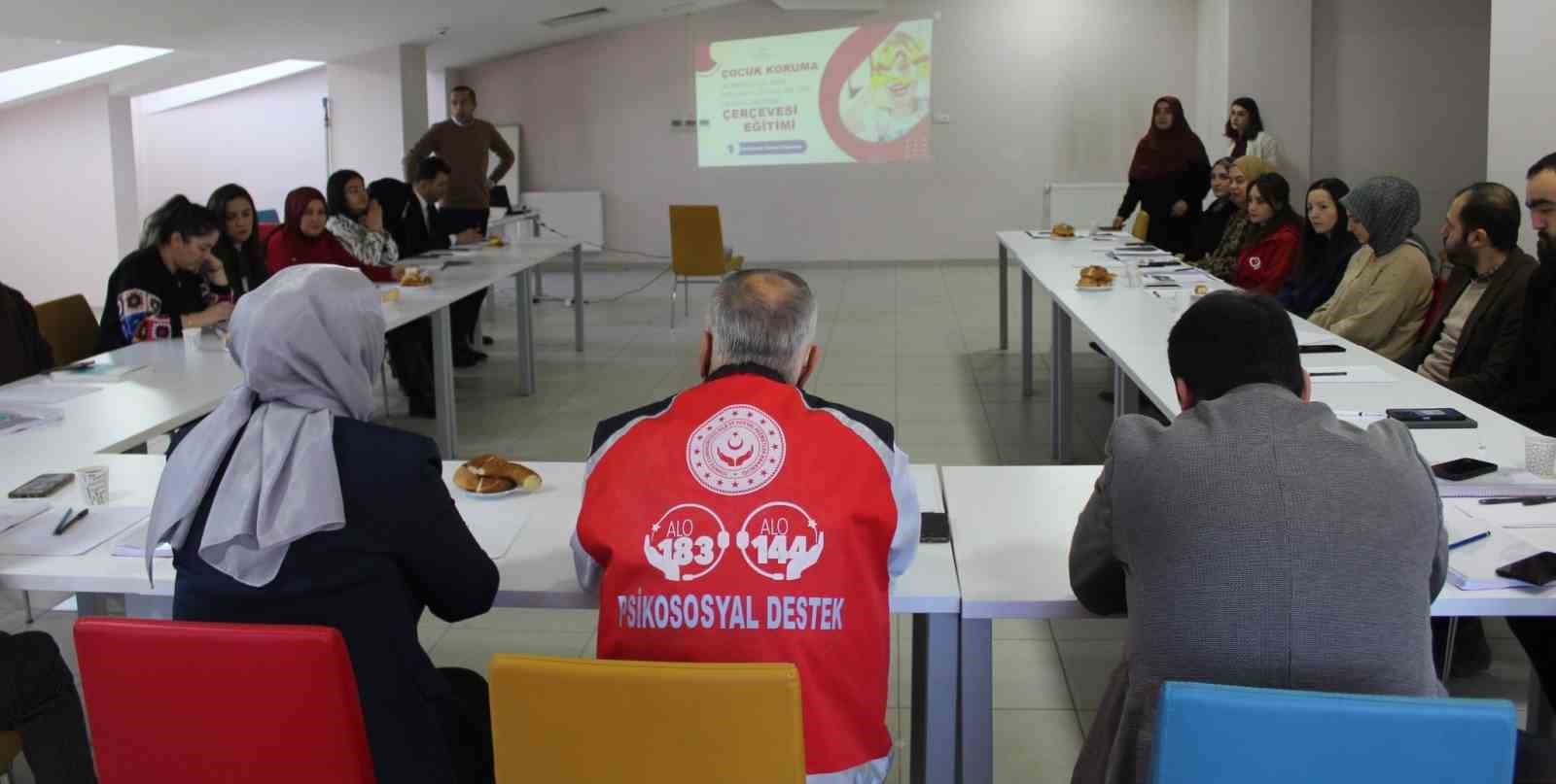 Bayburt’ta çocuk koruma hizmetlerine yönelik meslek içi eğitim düzenlendi