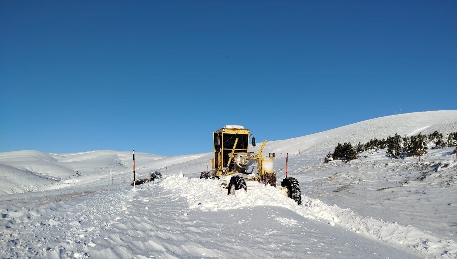 Kırsalda kapalı yol kalmadı: B&uuml;y&uuml;kşehir 266 mahalle yolunu ulaşıma a&ccedil;tı
