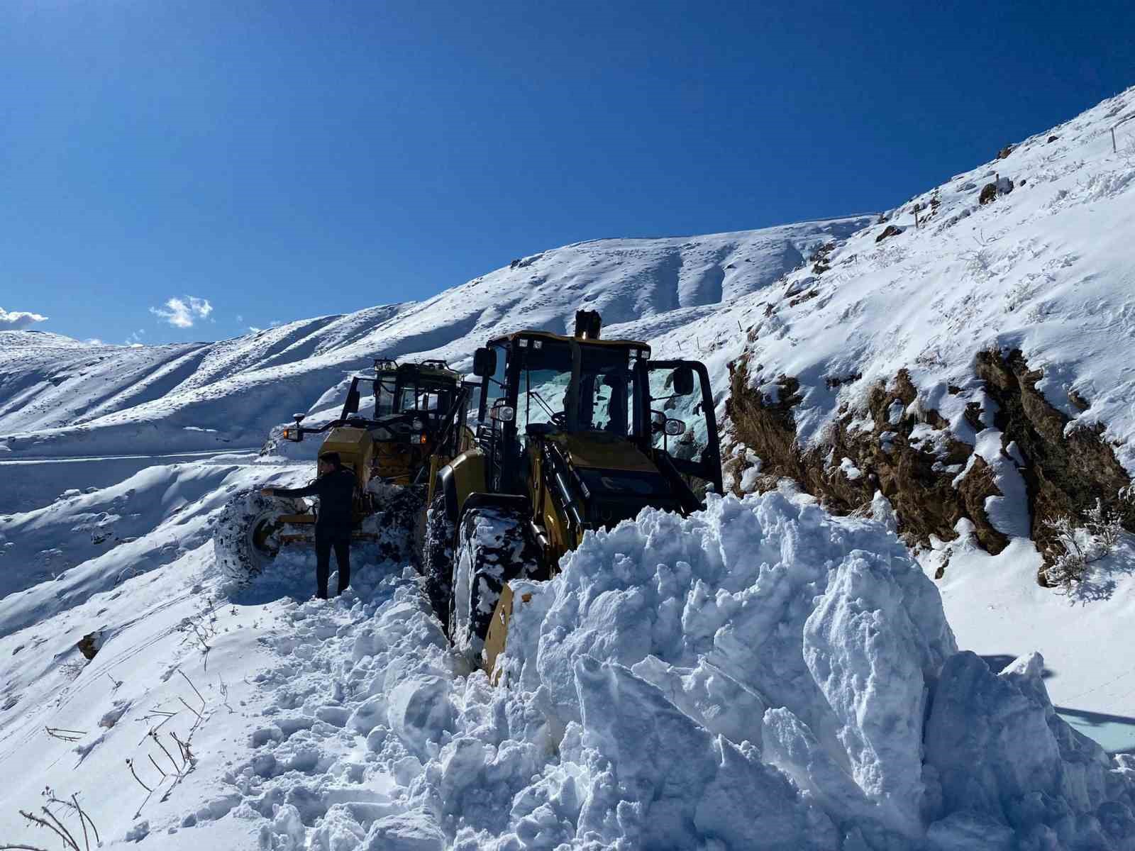 Sason’da 392 kilometrelik yol ağı kardan temizlendi