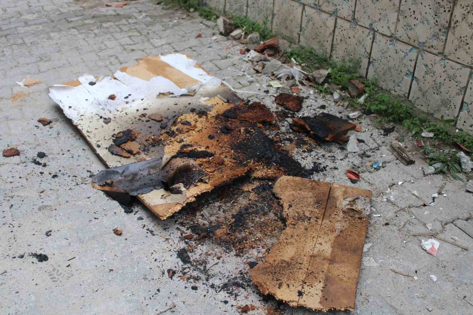 Tahtalar tutuştu, itfaiye harekete ge&ccedil;ti
