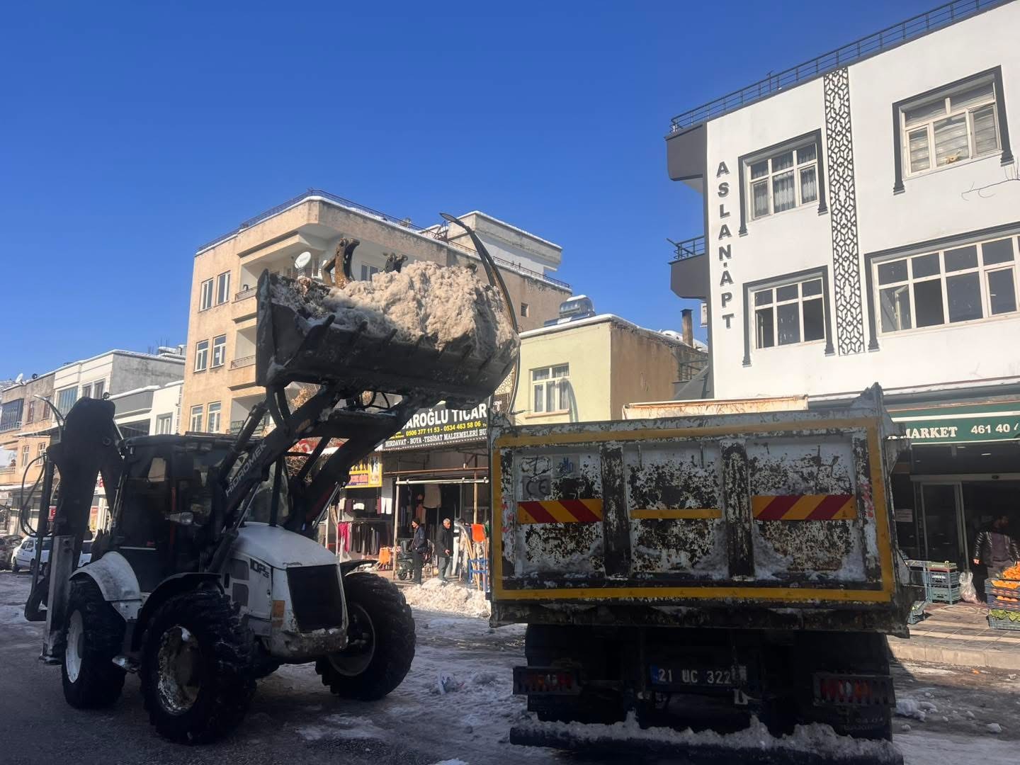 Çermik’te kar yağışı sonrası hayat normale dönüyor