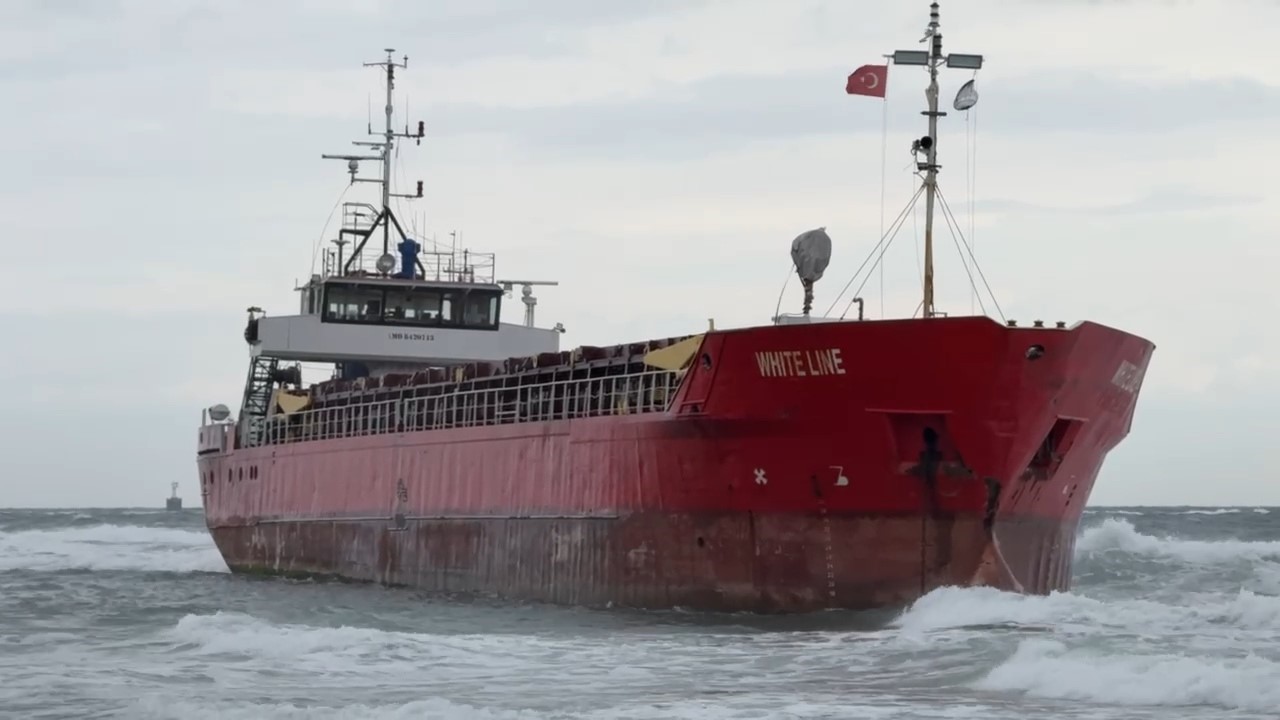 Tekirdağ’da yük gemisi karaya oturdu