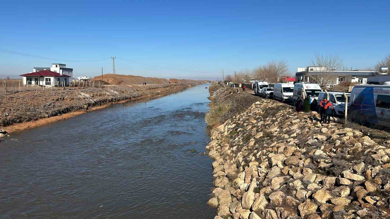 Sulama kanalında kaybolan sürücü aranıyor