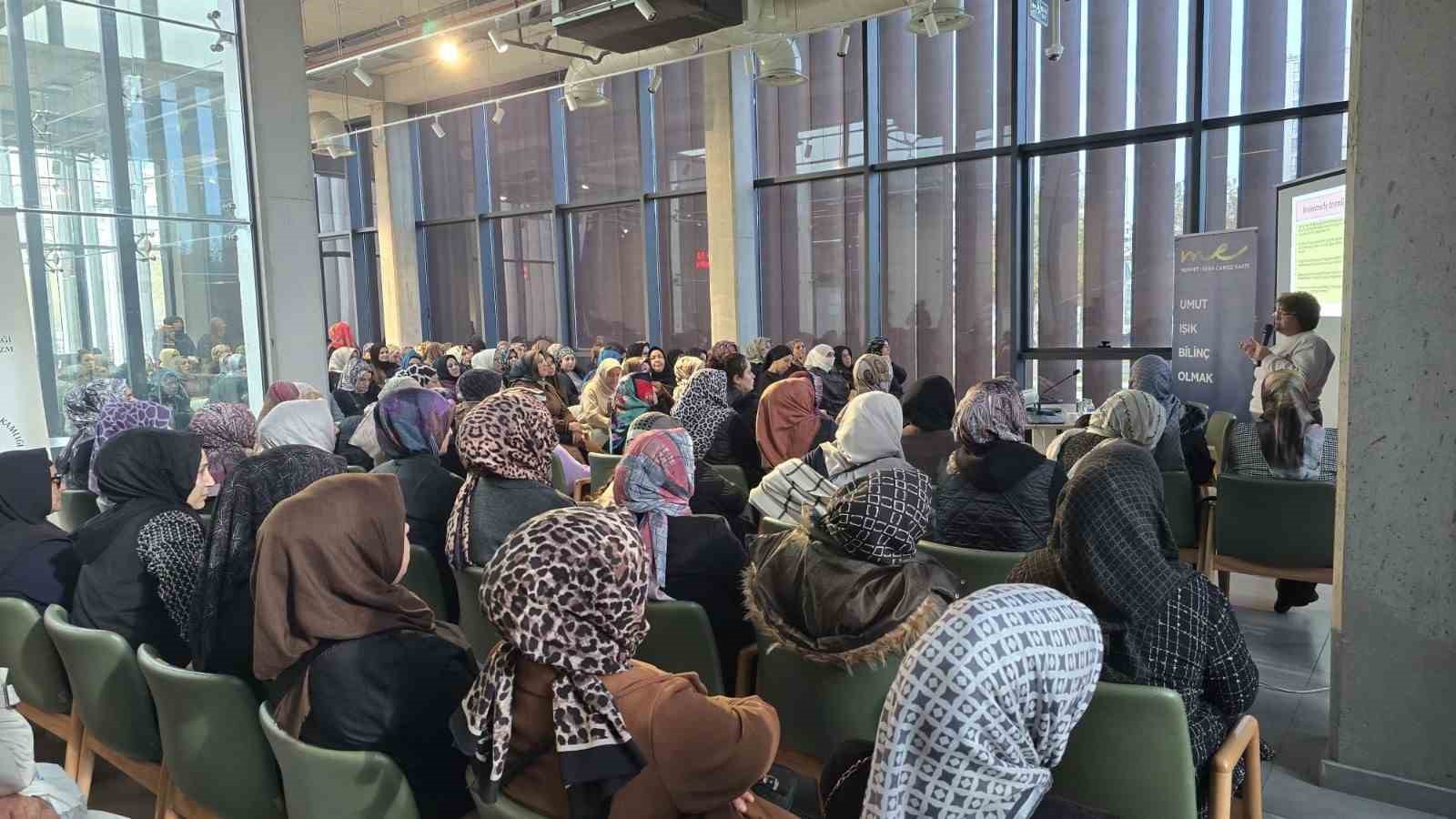 Kayapınar İl&ccedil;e Halk K&uuml;t&uuml;phanesi 2025 yılında 346 bin kullanıcıya ulaştı
