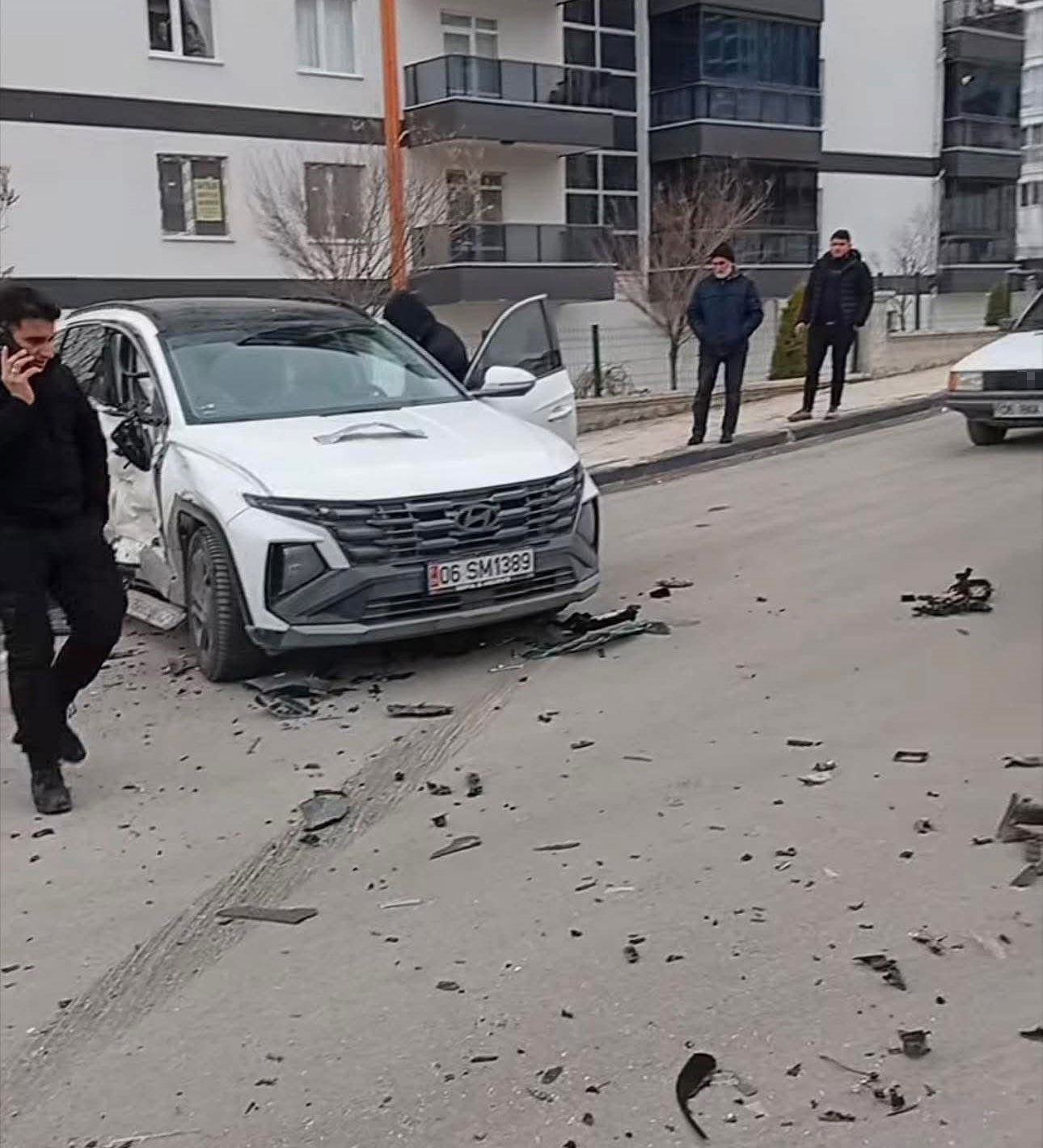 Beypazarı&rsquo;nda iki otomobilin &ccedil;arpışması sonucu 3 kişi yaralandı
