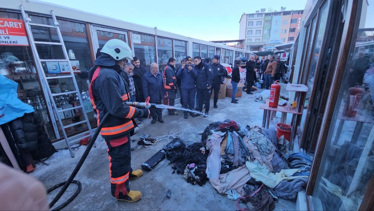 Malatya&rsquo;da konteyner &ccedil;arşıda korkutan yangın
