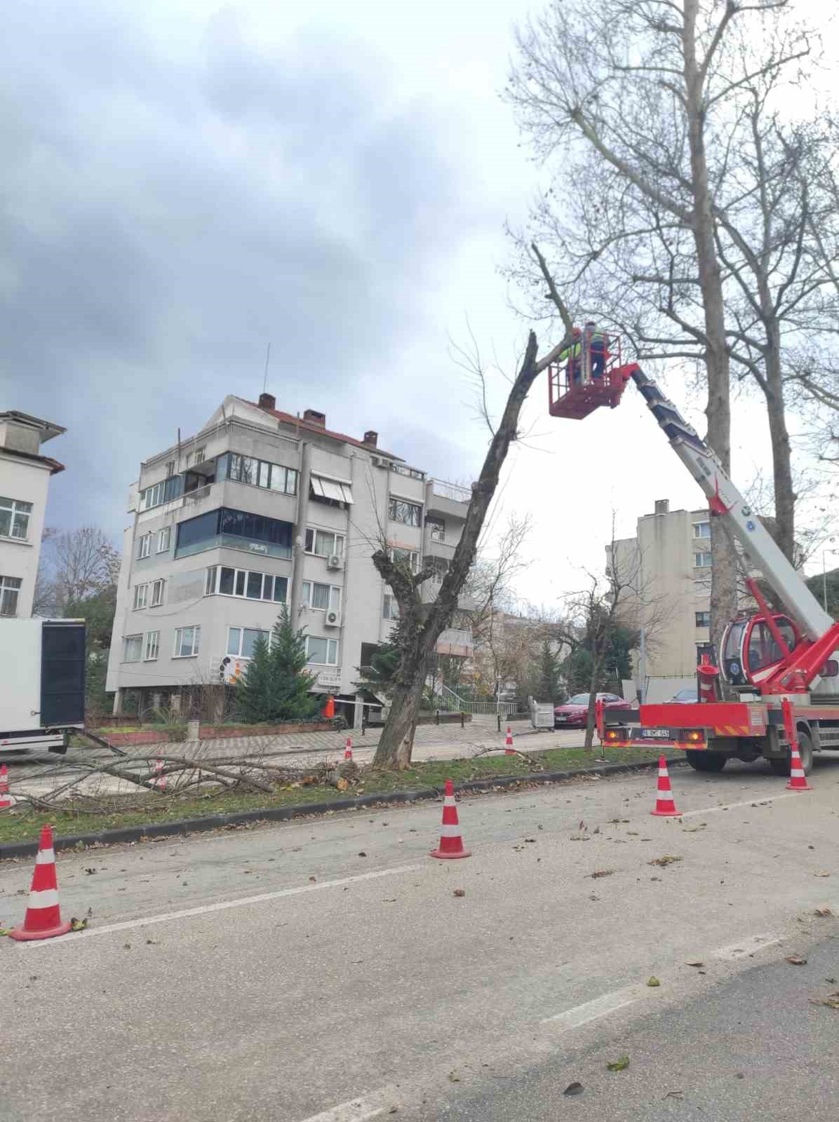 Lodosa karşı büyükşehir ekipleri sahada