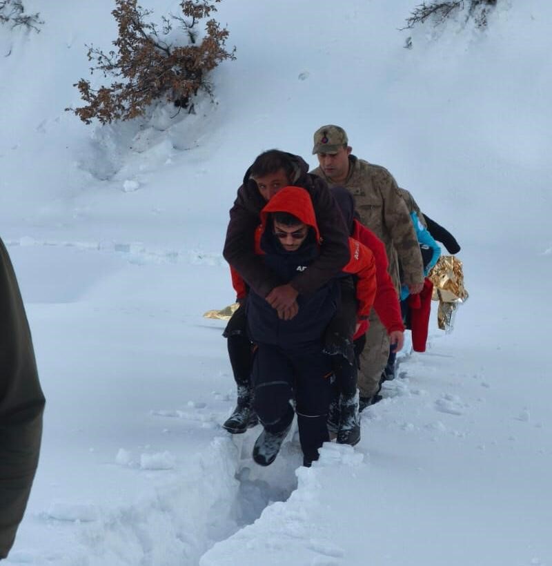 GES tesisini temizlemeye gitti, 5.5 saatlik &ccedil;alışmanın sonunda kurtarıldı
