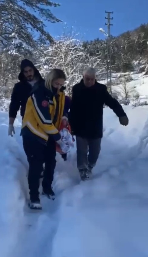Zorlu yollar aşıldı, evde bakım hastasına zamanında m&uuml;dahale
