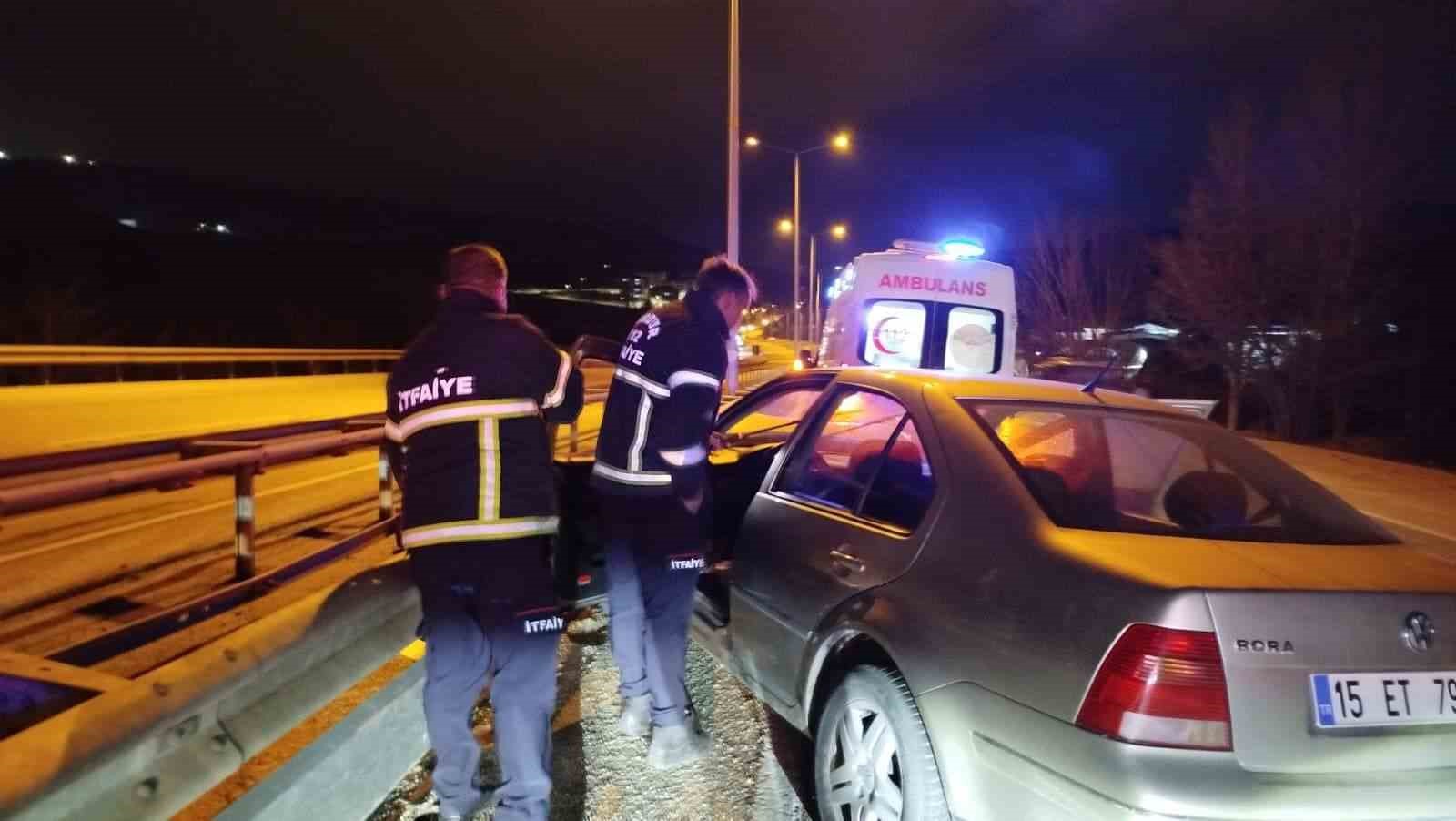 Burdur&rsquo;da otomobil ref&uuml;je &ccedil;arptı: 1 yaralı
