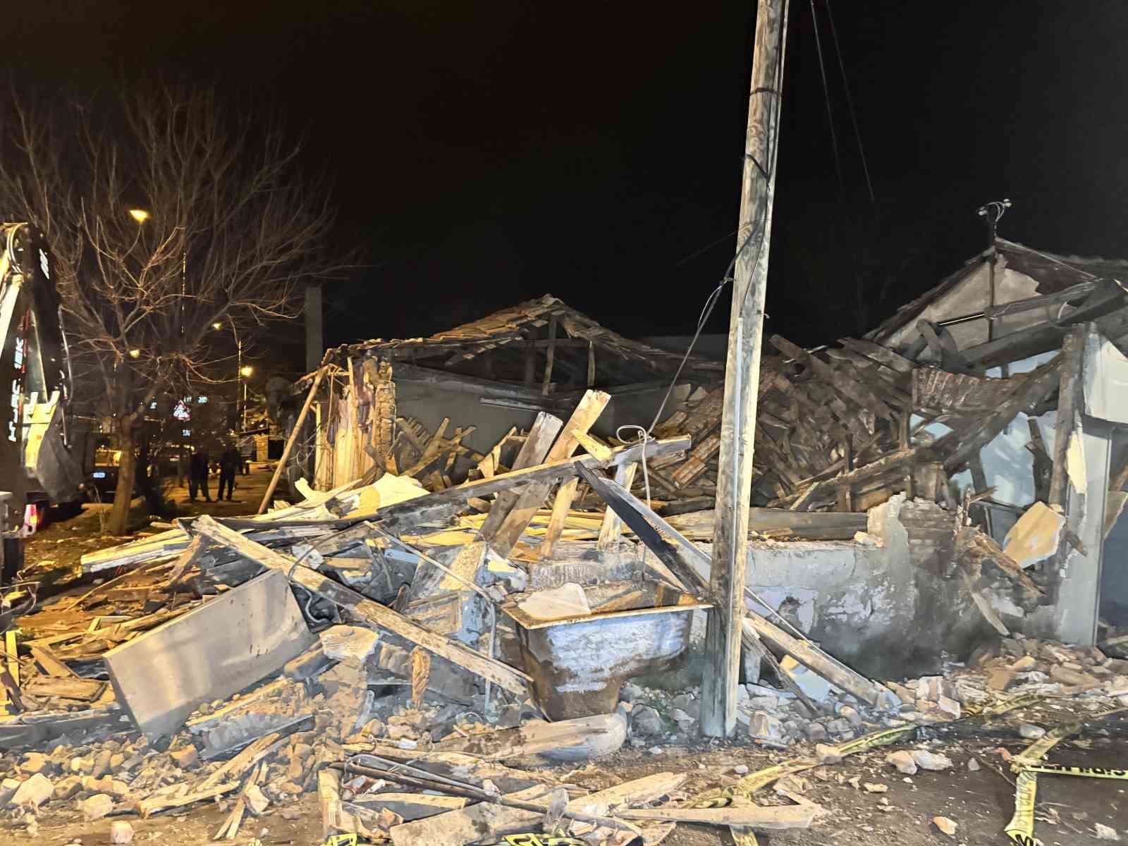 Edirne&rsquo;de korku dolu dakikalar, &ccedil;&ouml;kme riski nedeniyle AFAD vatandaşları tahliye etti
