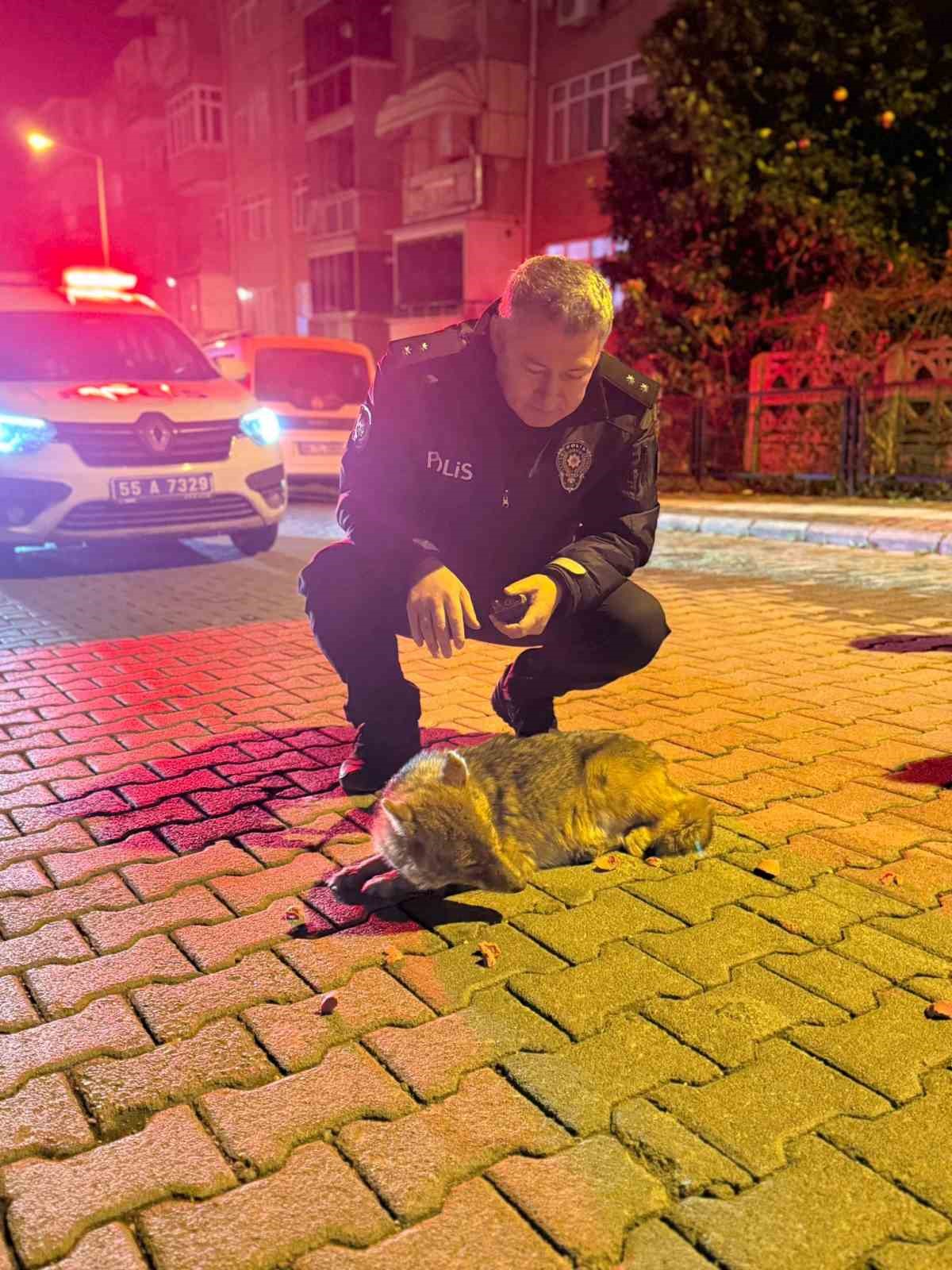 Samsun&rsquo;da şehre inen &ccedil;akala polis ekiplerinden şefkat eli
