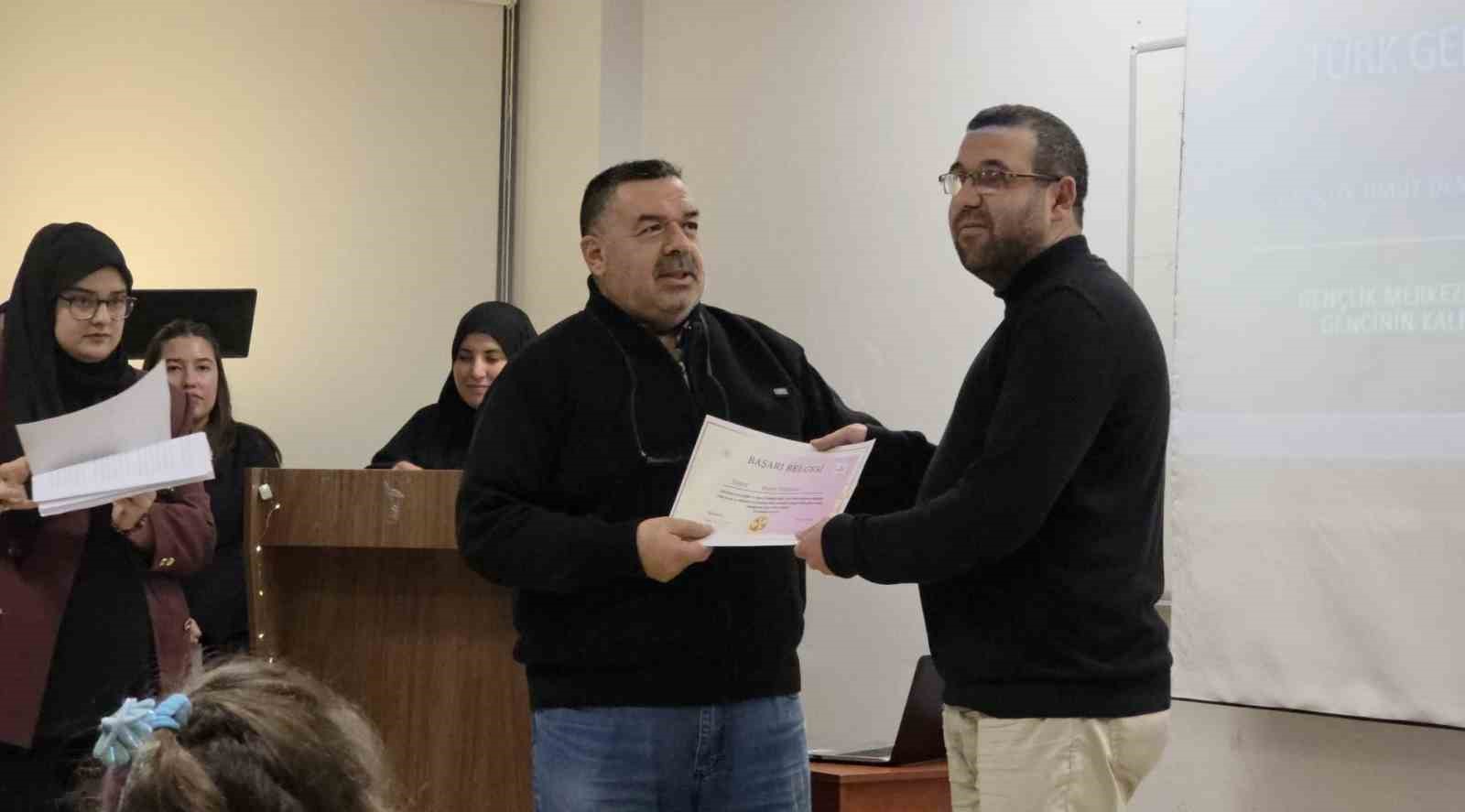 Kütahya’da "Türk Gencinin Kalp Atışı" Şiir Gecesi düzenlendi