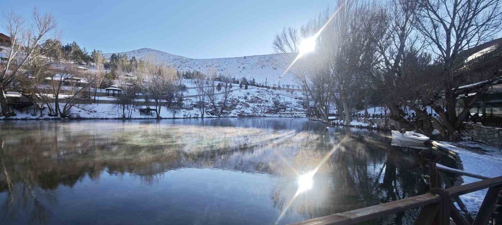 Her yer dondu bir orası donmadı
