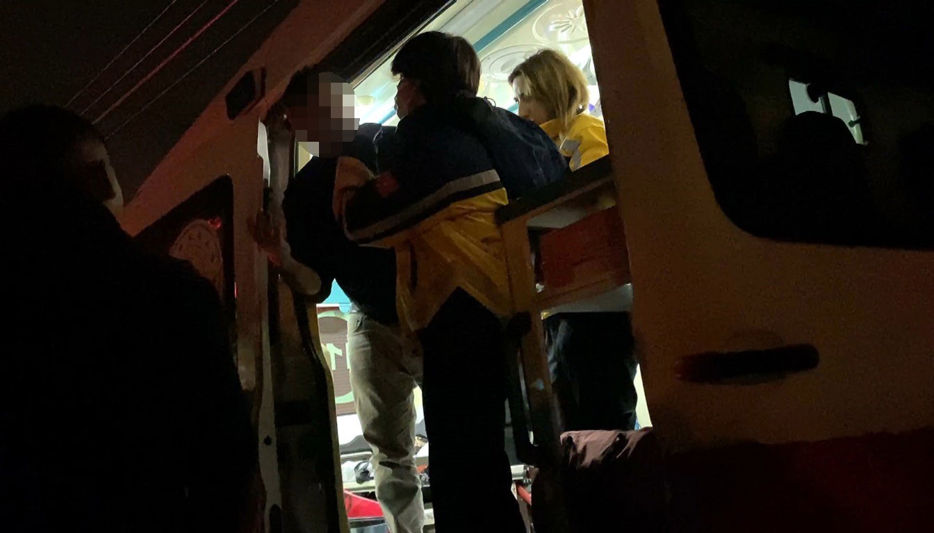 Alkollü sürücü polislerden polis istedi: "Emniyeti arayın buraya polis ekipleri gelsin"
