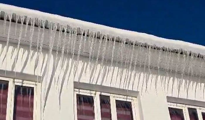 Tufanbeyli buz kesti
