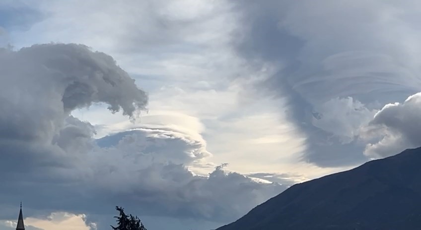 Bursa’da gökyüzünde oluşan bulutlardan görsel şölen