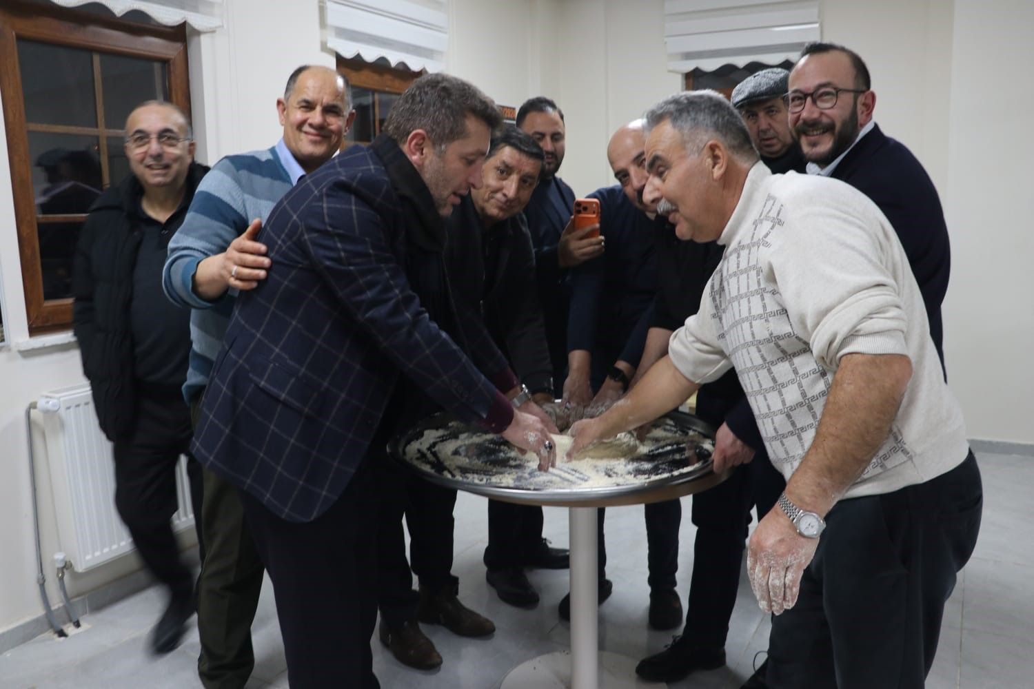 Sivas’ta kış gecelerinin vazgeçilmez lezzeti tel helva kültürü yaşatılıyor