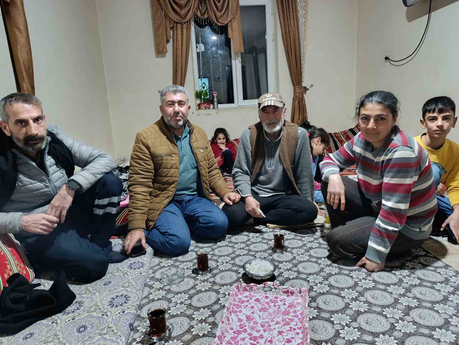 4 g&uuml;nd&uuml;r mahsur kalan vatandaş evine ulaştırıldı
