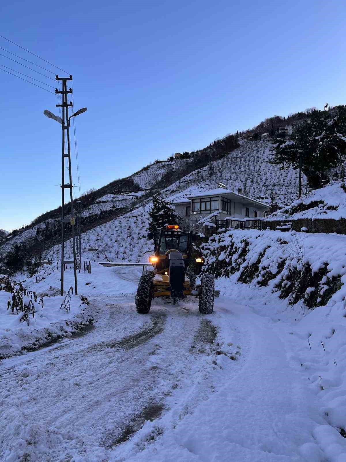 B&uuml;y&uuml;kşehir ekipleri kapalı yol bırakmadı
