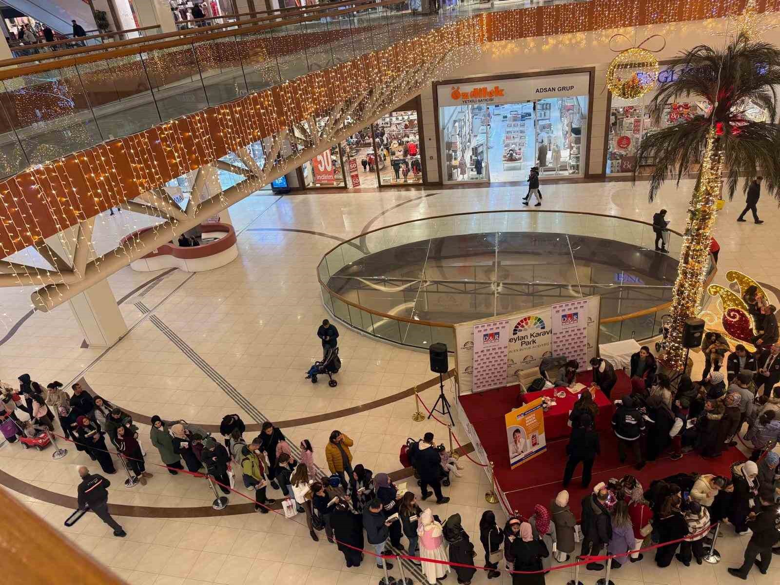 Ceylan Karavil Park AVM’de imza günü