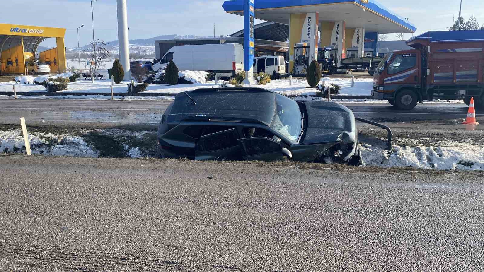 Kastamonu&rsquo;da otomobil ile cip &ccedil;arpıştı: 3 yaralı
