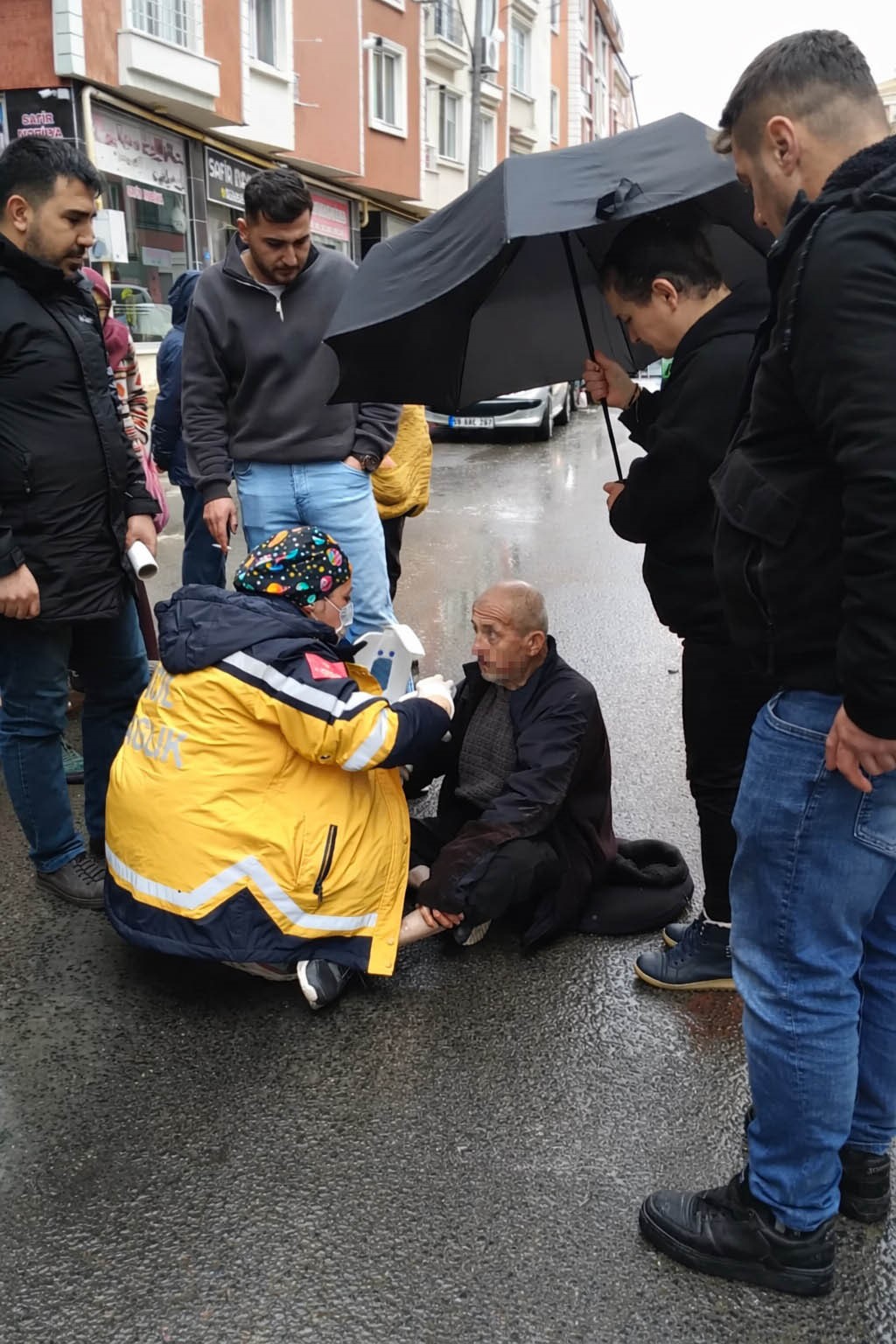 Motosiklet yayaya &ccedil;arptı: 1 yaralı
