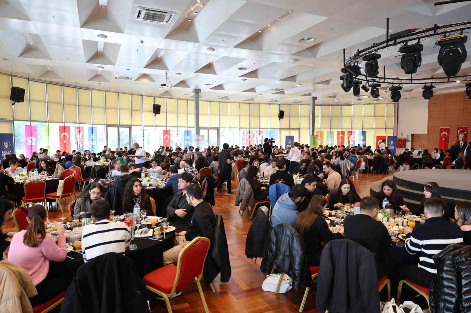 Başkan Bozbey, gen&ccedil;lerle geleceği konuştu
