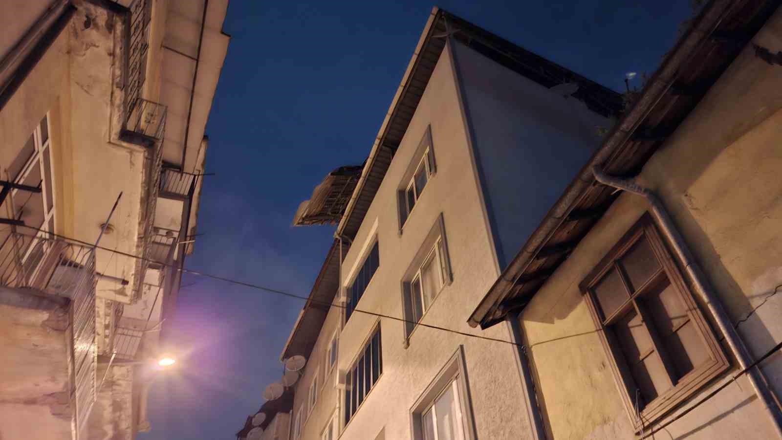 İtfaiye ve zabıtadan çatı nöbeti