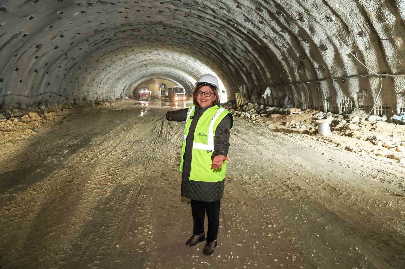 D&uuml;l&uuml;k-OSB T&uuml;neli&rsquo;nin d&ouml;rtte biri tamamlandı
