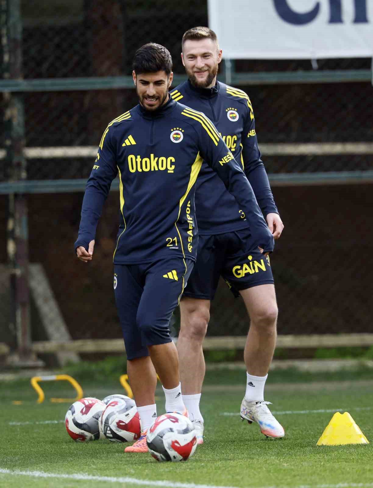 Anthony Musaba, Fenerbah&ccedil;e&rsquo;de ilk antrenmanına &ccedil;ıktı
