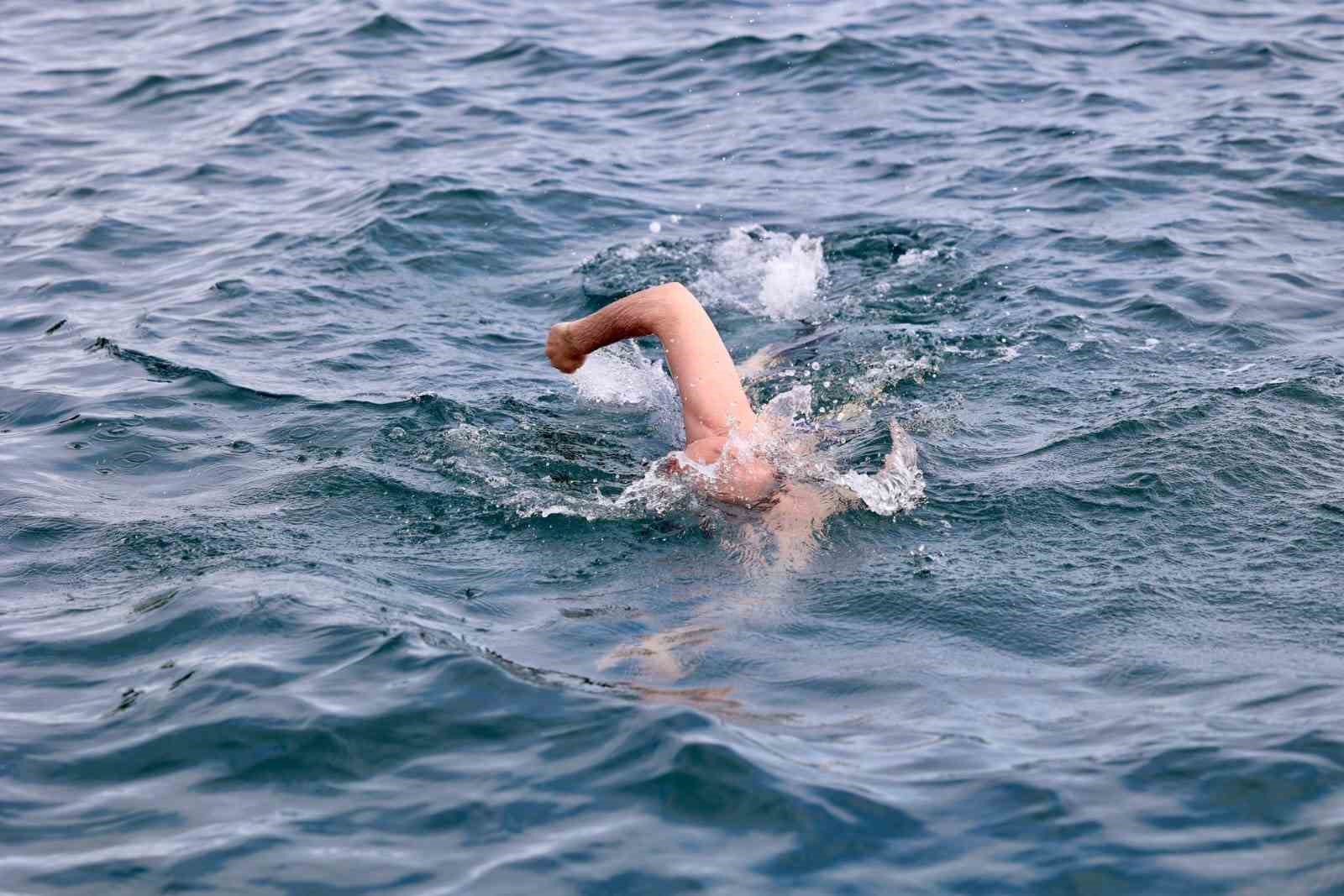 Giresun Valisi Serdenge&ccedil;ti&rsquo;den kış ortasında deniz keyfi
